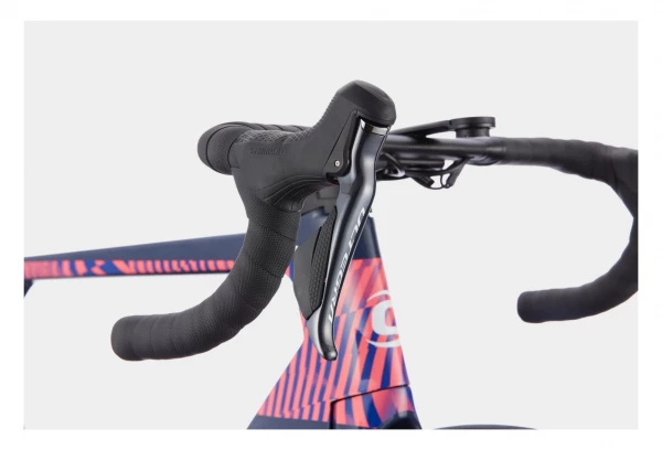 Vélo De Route Cannondale SystemSix Hi-MOD Ultegra Di2 Shimano Ultegra Di2 11V 700 Mm Bleu Rose Team Replica 5 Vélo De Route Cannondale SystemSix Hi-MOD Ultegra Di2 Shimano Ultegra Di2 11V 700 Mm Bleu Rose Team Replica – Image 5
