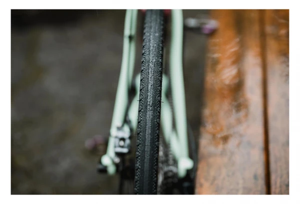 Pneu Gravel WTB ByWay 700c Tubeless TCS Light/Fast Rolling SG2 Dual 120TPI 4 Pneu Gravel WTB ByWay 700c Tubeless TCS Light/Fast Rolling SG2 Dual 120TPI – Image 4