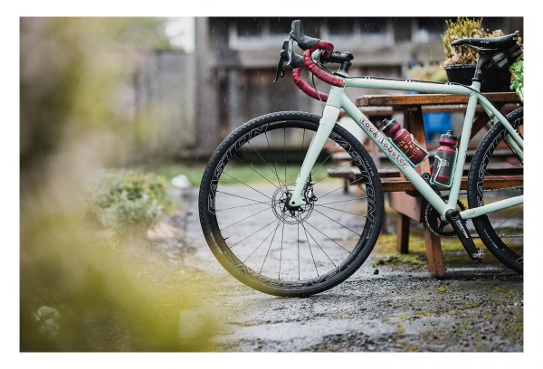 Pneu Gravel WTB ByWay 700c Tubeless TCS Light/Fast Rolling SG2 Dual 120TPI 5 Pneu Gravel WTB ByWay 700c Tubeless TCS Light/Fast Rolling SG2 Dual 120TPI – Image 5