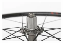 Produit Reconditionné - Paire De Roues Fulcrum Racing Zero Carbon DB 700 Mm | 12/15x100 - 12x142/135 Mm | Center Lock | 2021 -Outlet d'accessoires unnamed file 2887