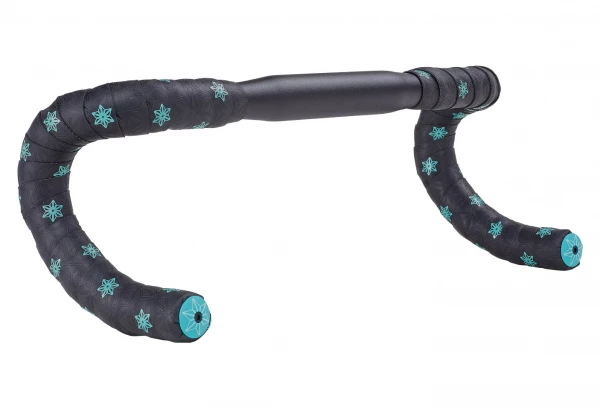 Ruban De Cintre Supacaz Super Sticky Kush Galaxy Noir/Celeste Avec Bouchons 2 Ruban De Cintre Supacaz Super Sticky Kush Galaxy Noir/Celeste Avec Bouchons – Image 2