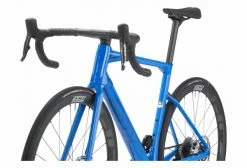 Vélo De Route BMC Roadmachine 01 One Sram Red ETap AXS 12V 700 Mm Bleu True 2023 17 Vélo De Route BMC Roadmachine 01 One Sram Red ETap AXS 12V 700 Mm Bleu True 2023 -Outlet d'accessoires unnamed file 672